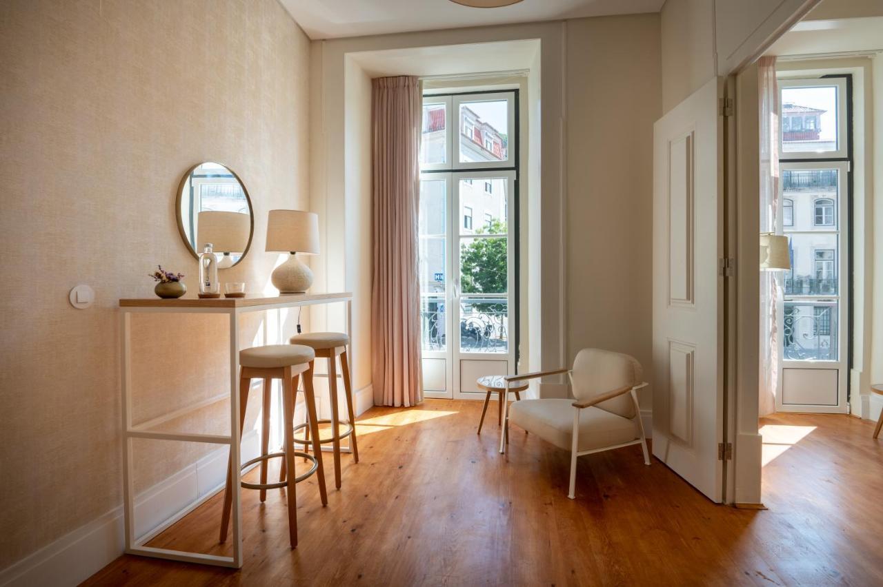 Suite with Street View